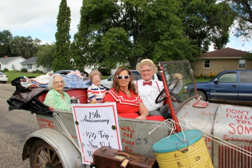 With Gypsy Coeds Jean Turnbull Campbell and Winnie Swearingen Hays Waiting for the start of the parade