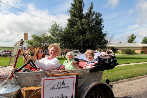 With Gypsy Coeds Jean Turnbull Campbell and Winnie Swearingen Hays Waiting for the start of the parade